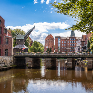 Ansicht des Lüneburger Hafens mit Brücke. Foto von Gustav Sommer via flickr